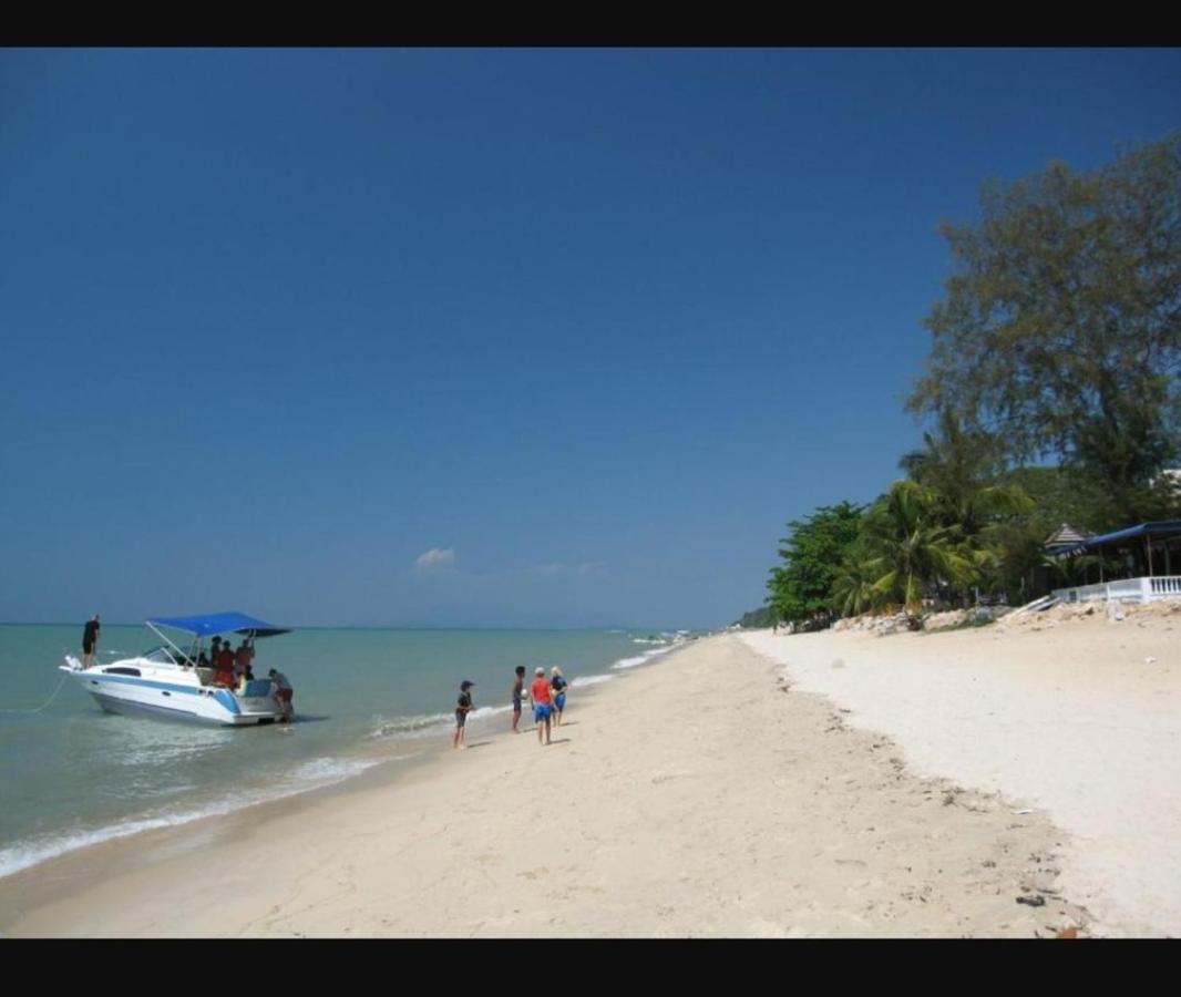 By The Sea Batu Ferringhi Beach Front Apartment Suite Exterior photo