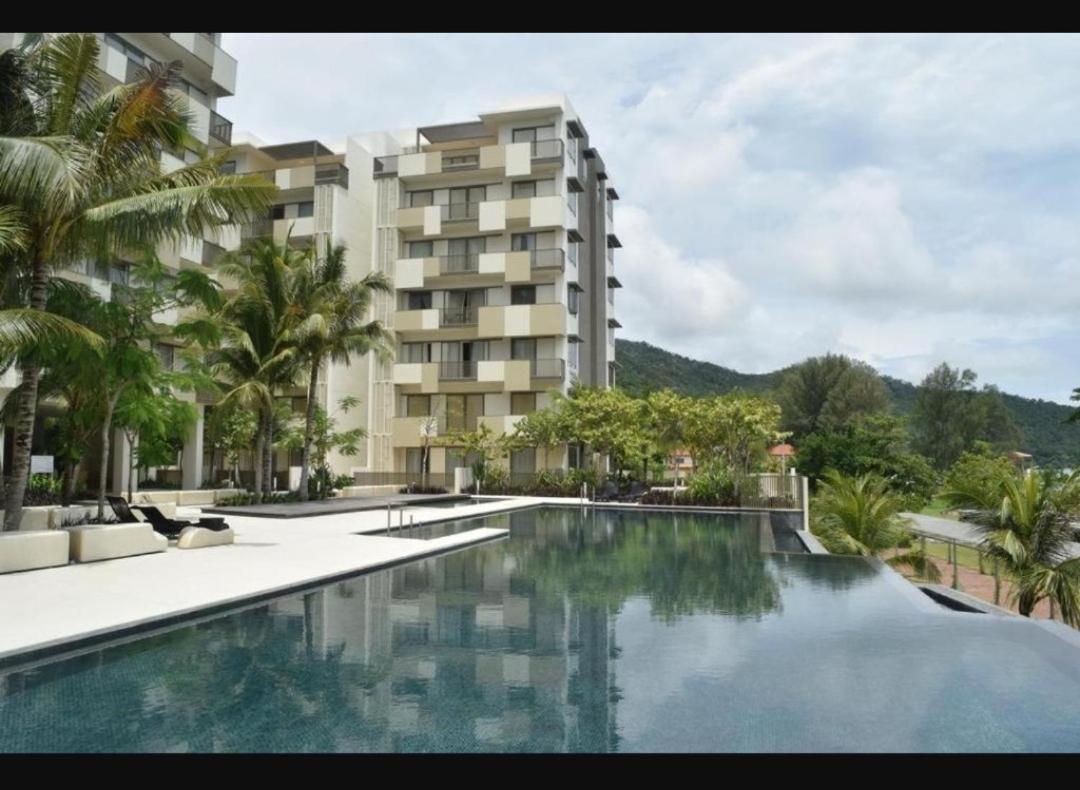 By The Sea Batu Ferringhi Beach Front Apartment Suite Exterior photo